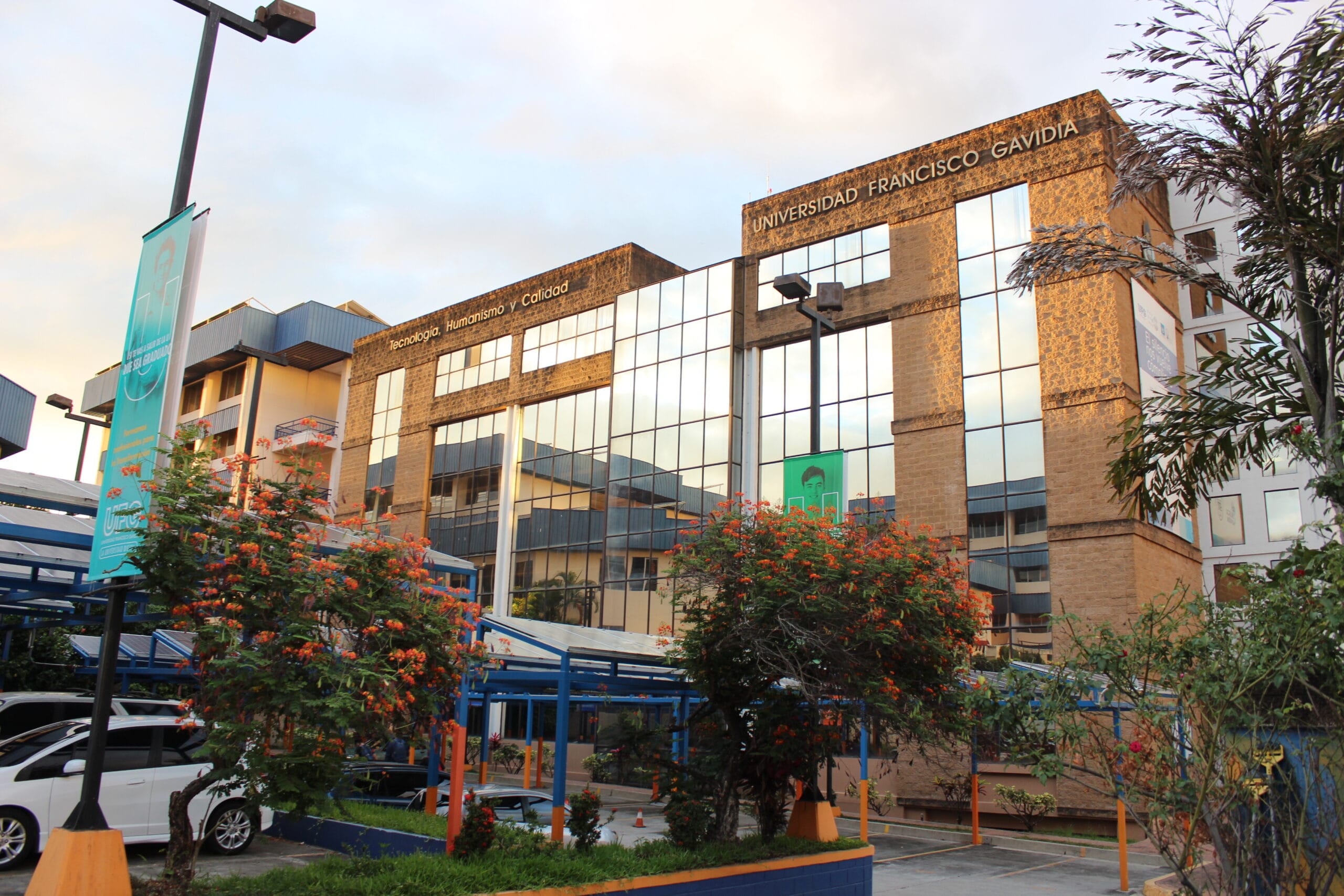 Campus 8
